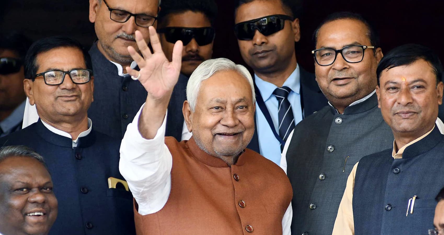 Nitish Kumar: बिहार CM की रेस में सबसे आगे किसका नाम? नीतीश कुमार के मुख्यमंत्री पद छोड़ने की डेट हुई फाइनल