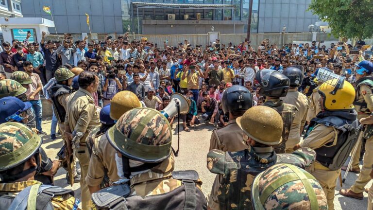 केंद्र सरकार बढ़ाएगी न्यूनतम वेज रेट! नोएडा वर्कर्स प्रोटेस्ट का असर, मंथली इनकम बढ़कर होगी 11,700 रुपये