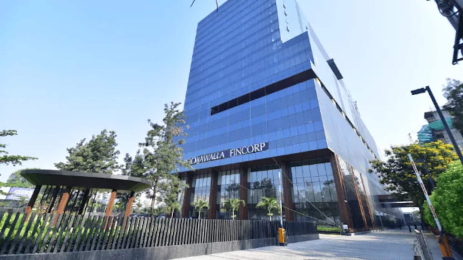 Poonawalla Fincorp ने QIP के जरिए ₹2,500 करोड़ जुटाए, कल दिखेगा शेयर में एक्शन