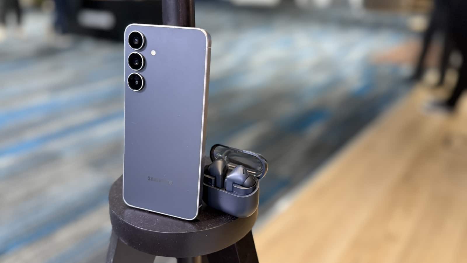 Samsung Galaxy S26 FE के स्पेसिफिकेशन्स लीक, मिलेगी 5100 mAh बैटरी और 55W फास्ट चार्जिंग