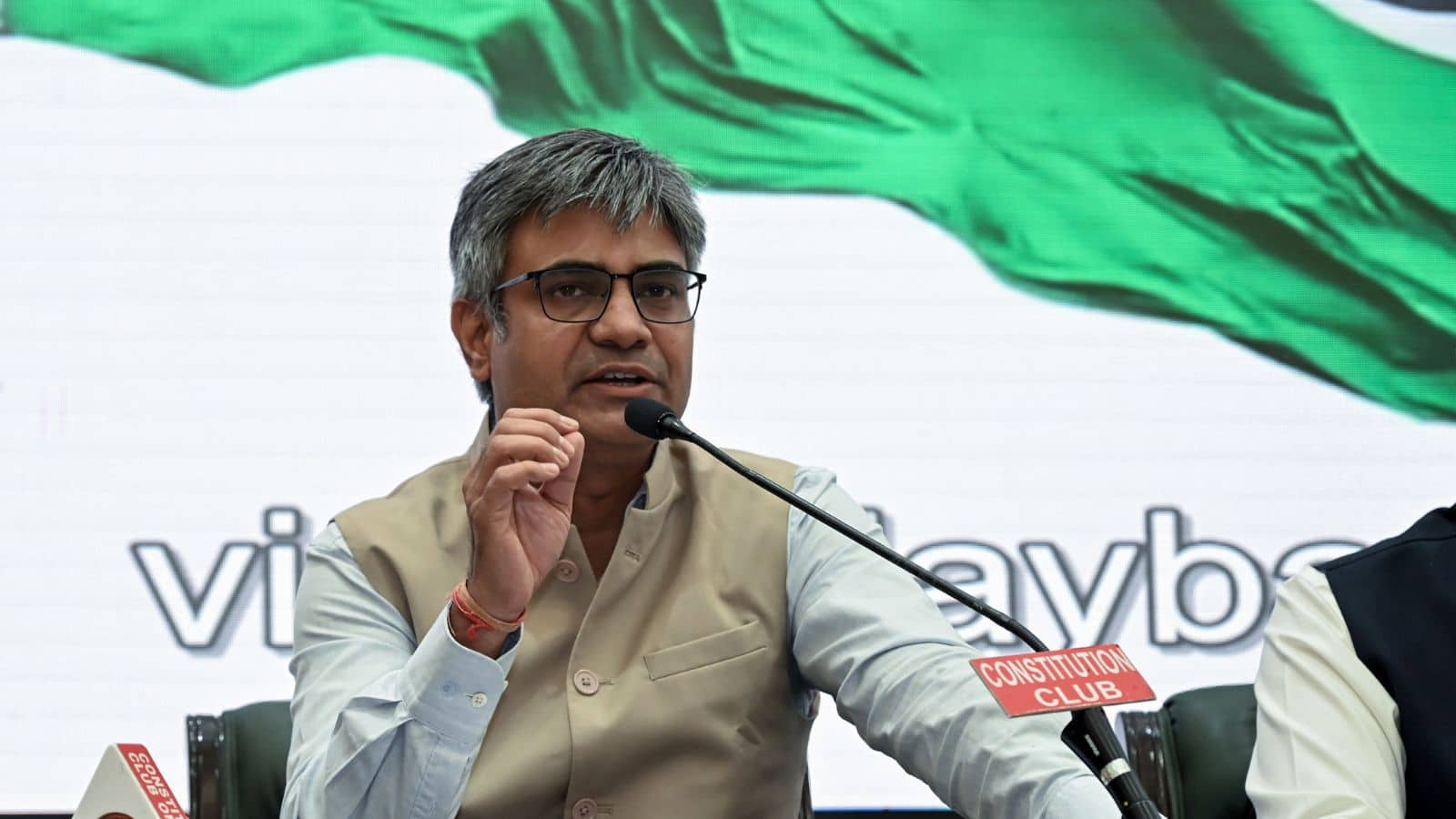 राघव चड्ढा नहीं, असली झटका संदीप पाठक का जाना? केजरीवाल की बढ़ी टेंशन, हिल गई AAP की नींव!