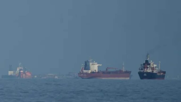 Strait of Hormuz News: ईरान-अमेरिका सीजफायर के बीच बड़ा फैसला, होर्मुज से गुजरने वाले जहाजों के लिए नए रूट जारी