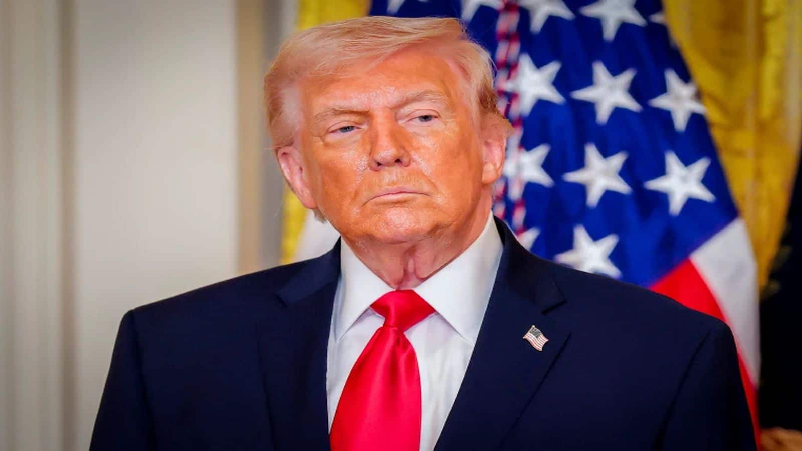 ट्रंप की धमकी हकीकत में बदली तो क्या शेयर बाजार में आएगी गिरावट की सुनामी?