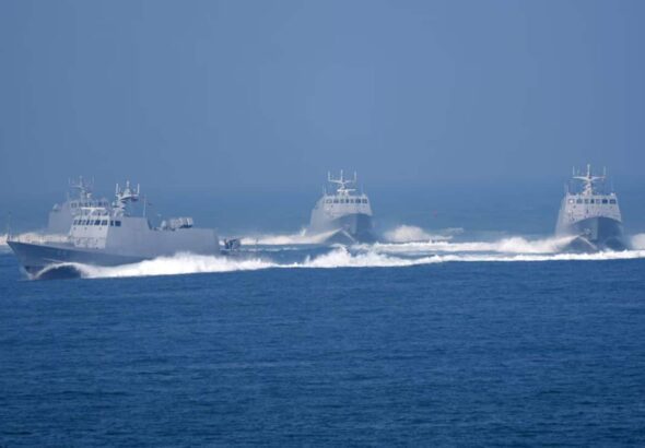 चीन कर रहा ताइवान की घेराबंदी! समंदर और आसमान में बढ़ी बीजिंग की हलचल, 24 घंटे में कई बार लांघी 'लक्ष्मण रेखा'