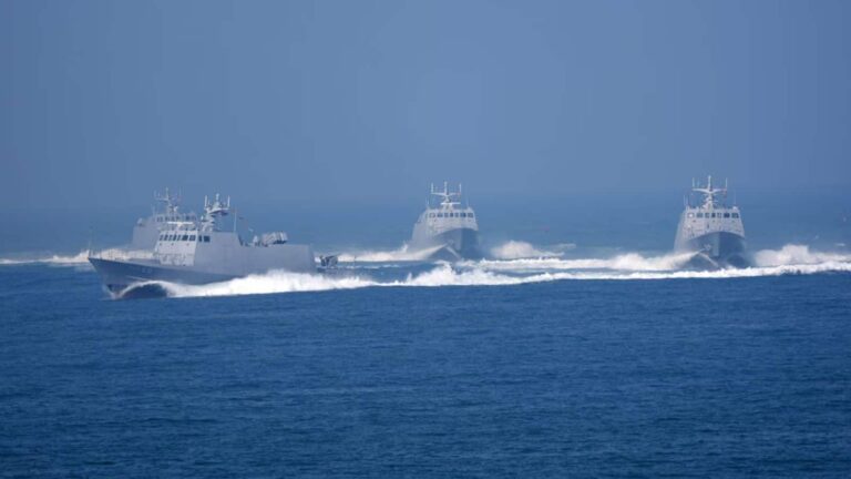 चीन कर रहा ताइवान की घेराबंदी! समंदर और आसमान में बढ़ी बीजिंग की हलचल, 24 घंटे में कई बार लांघी 'लक्ष्मण रेखा'