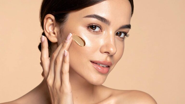 Tips To Select Right Foundation: परफेक्ट मेकअप के लिए जरूरी है सही फाउंडेशन, जानिए कैसे चुनें