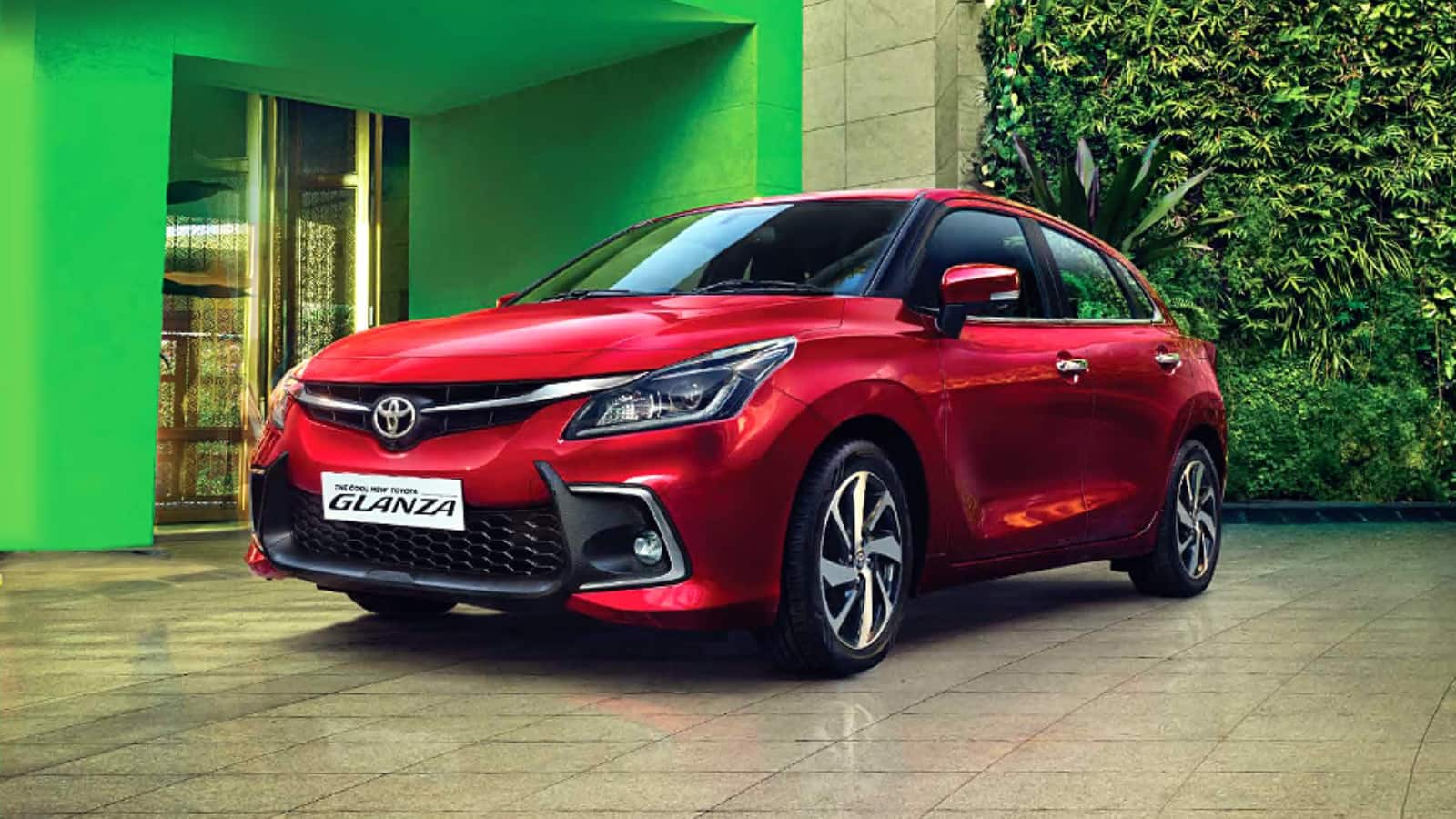 9.64 लाख रुपये में मिल रही है Toyota Glanza V AMT, 6 एयरबैग और जबरदस्त माइलेज के साथ
