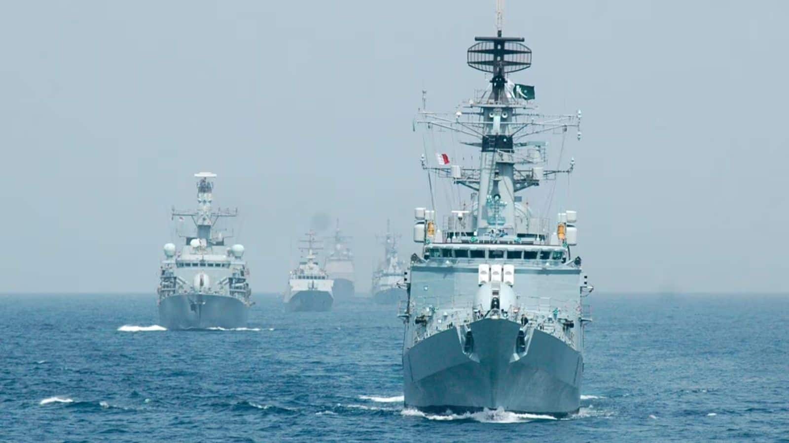 युद्ध के बीच हिंद महासागर में क्यों पहुंचे पाकिस्तान के दो जंगी जहाज? कोलंबो में आखिर क्या होने वाला है? जानिए