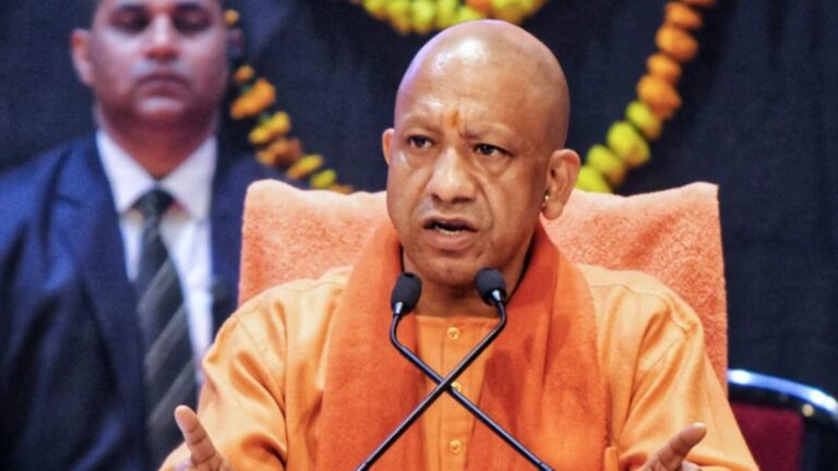 UP CM Yogi Adityanath: सीएम योगी ने 'विलेन को हीरो दिखाने वाली' फिल्मों की आलोचना की,  बोले-जनरेशन को बर्बाद करने का काम कर रही....