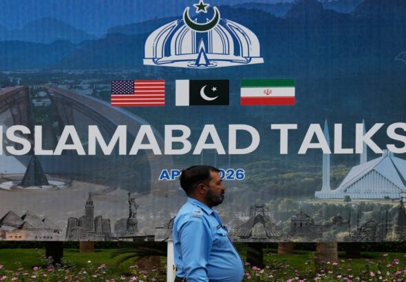 US-Iran Talks in Pakistan: अमेरिका-ईरान के बीच आज होगी दूसरे दौर की बातचीत! इस्लामाबाद में हाई अलर्ट, ट्रंप ने दी धमकी