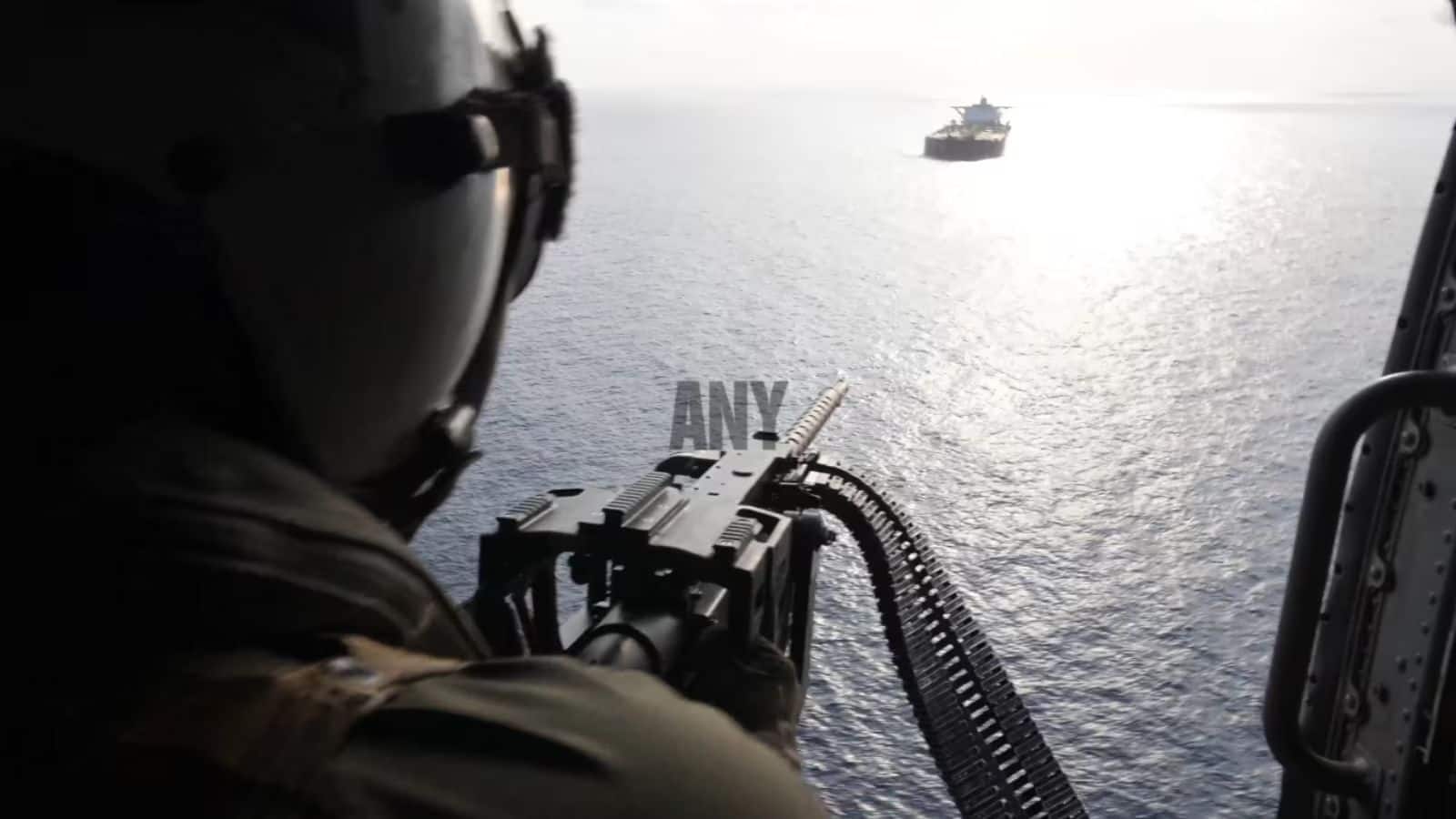 'वापस मुड़ो वरना शुरू हो जाएगी फायरिंग...', मशीनगन की नोक पर 'होर्मुज' की नाकेबंदी; अमेरिकी कमांडो ने 27 जहाजों को खदेड़ा