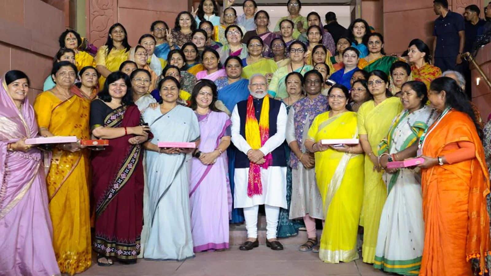 Womens Reservation Bill 2026: महिलाओं को मिलेगा हक! 33% आरक्षण पर PM मोदी का बड़ा ऐलान, 816 हो जाएंगी लोकसभा की सीटें