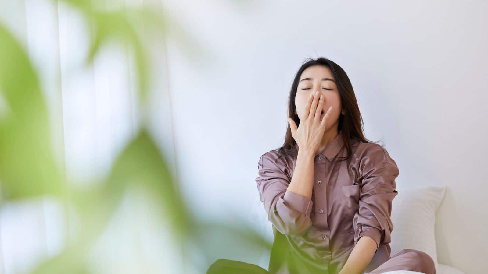 क्या आप भी दूसरों ­­को देखकर उबासी लेते हैं? जानिए दिमाग के इस अनोखे रिएक्शन की वजह