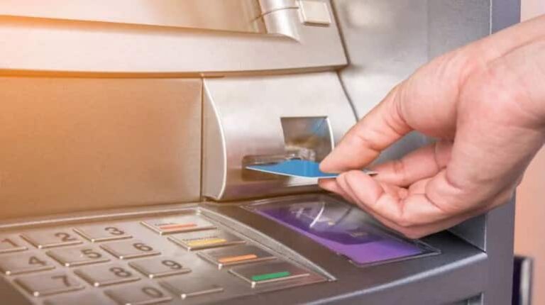 Bank ATM New Rules: एचडीएफसी बैंक, पीएनबी और बंधन बैंक के ग्राहकों के लिए बदल गए एटीएम इस्तेमाल के नियम