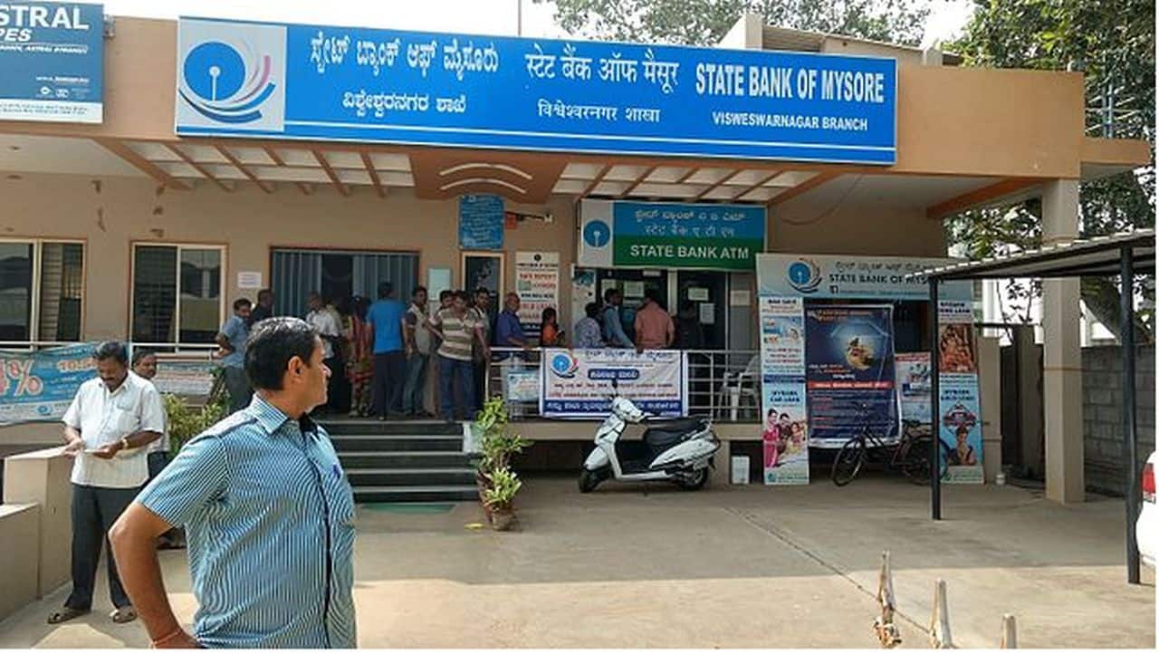 Bank Holiday 1 April: आज बैंक खुलेंगे लेकिन पब्लिक के लिए नहीं, जानें क्या हैं नियम