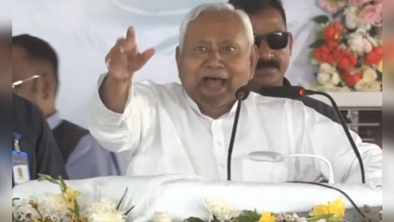 Bihar CM Update: BJP या JDU... किसका होगा अगला मुख्यमंत्री? नीतीश के पार्टी ऑफिस के बाहर लगे पोस्टर ने बिगाड़ा खेल! क्या हैं मायने