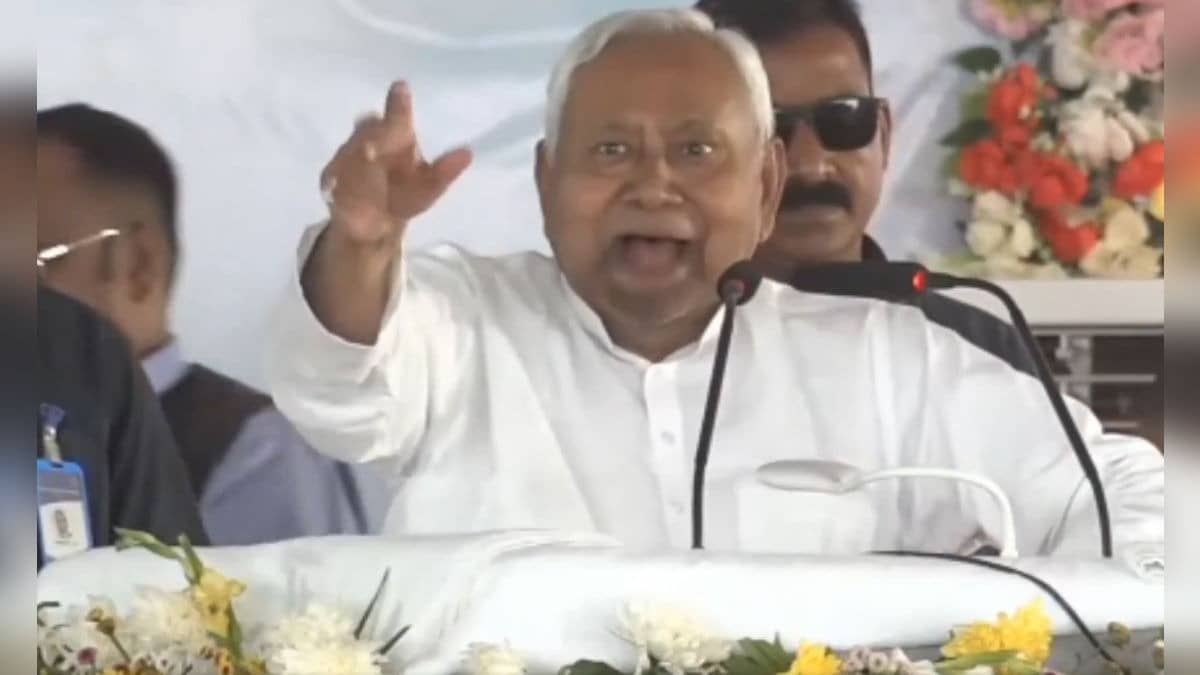 Bihar CM Update: BJP या JDU... किसका होगा अगला मुख्यमंत्री? नीतीश के पार्टी ऑफिस के बाहर लगे पोस्टर ने बिगाड़ा खेल! क्या हैं मायने