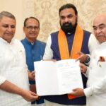 Bihar New CM: सम्राट चौधरी कल सुबह लेंगे मुख्यमंत्री पद की शपथ, राज्यपाल से मिलकर किया सरकार बनाने का दावा पेश, कौन होगा डिप्टी सीएम?