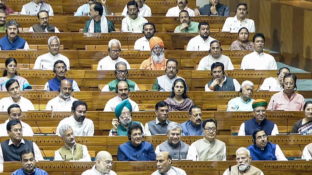 मोदी सरकार फिर करने जा रही बड़ा बदलाव, अब लोकसभा में सांसदों की संख्या बढ़कर हो जाएगी 850, महिलाओं के लिए कितनी सीटें होंगी आरक्षित?