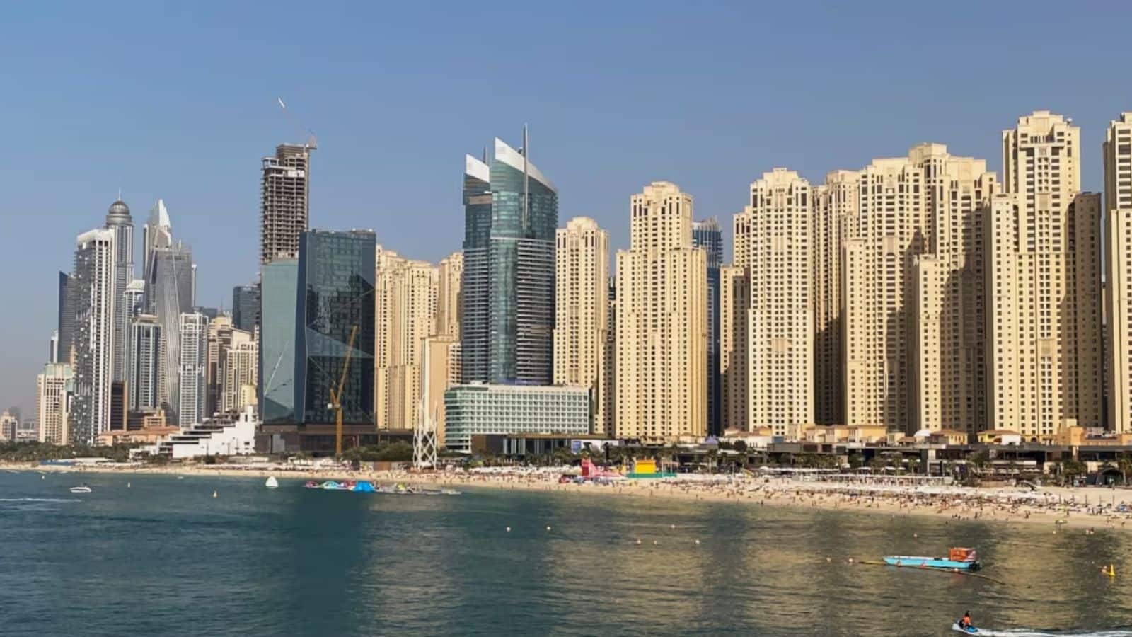 दुबई के प्रॉपर्टी रेट में भारी गिरावट, अगर यहां इन्वेस्टमेंट करना है तो लोन और नियमों के बारे में सब जान लीजिए