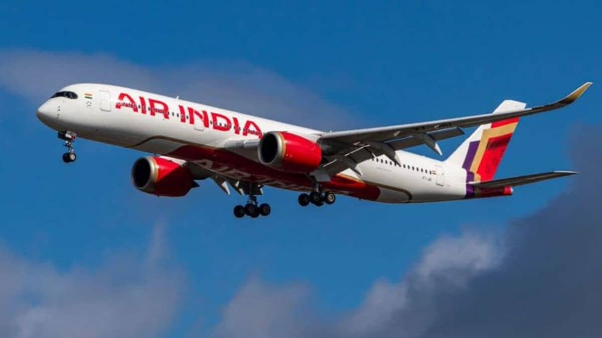 Cheap Flights: सस्ती हो गईं फ्लाइट की टिकटें, सरकार ने IndiGo और Air India के लैंडिंग-पार्किंग चार्ज 25% तक घटाए; मिल रही जबरदस्त छूट