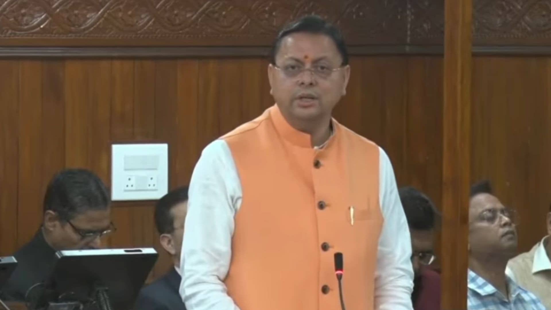 'अहंकारी रावण का अंत माता सीता के अपमान...', महिला आरक्षण को लेकर विपक्ष पर बरसे CM धामी, विधानसभा के विशेष सत्र में हंगामा