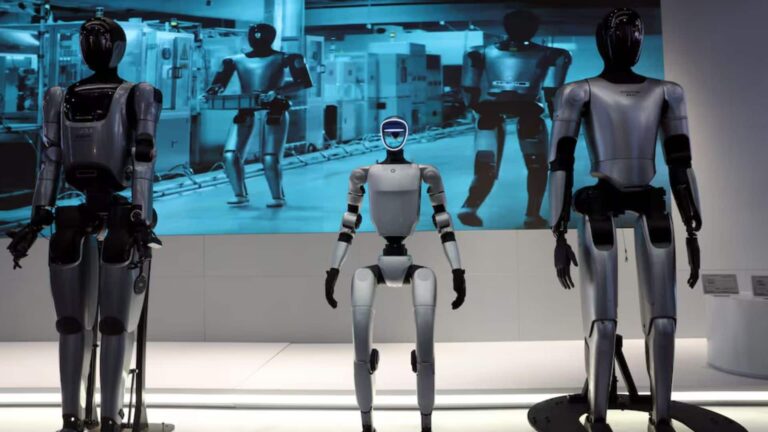 चीन में एक डांस इवेंट में बेकाबू हुआ ह्यूमनॉइड रोबोट! छात्रा को अचानक गले लगाकर सबको चौंकाया, जानें क्या थी इसके पीछे की तकनीकी चूक