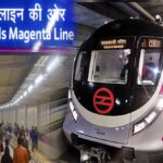 2 घंटे से दिल्ली मेट्रो में फंसे हैं यात्री, प्लेटफॉर्म पर भी भारी भीड़; कालकाजी मंदिर और बॉटनिकल गार्डन के बीच क्यों आई ये दिक्कत?