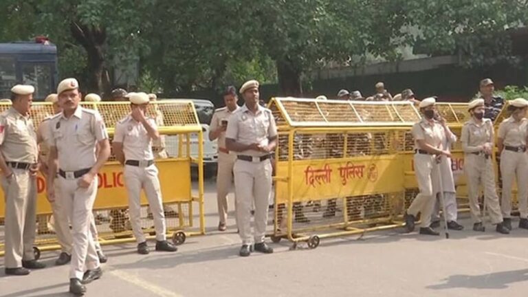Delhi Crime: आधी रात गोलियों की तड़तड़ाहट से कांप उठा करोल बाग, आपसी रंजिश में युवक को मारी गोली, हालत गंभीर