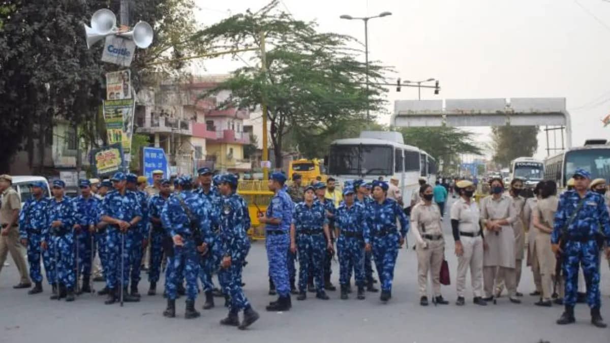 BREAKING: दिल्ली पुलिस के जवान ने द्वारका इलाके में की खुलेआम फायरिंग, एक व्यक्ति की मौत; आरोपी पुलिसकर्मी फरार