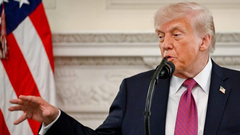 US-Iran War Updates: 'बोट को उड़ा दो...'; अमेरिका-ईरान जंग फिर भड़की! होर्मुज स्ट्रेट में गोलीबारी को लेकर ट्रंप ने नौसेना को दिया बड़ा आदेश