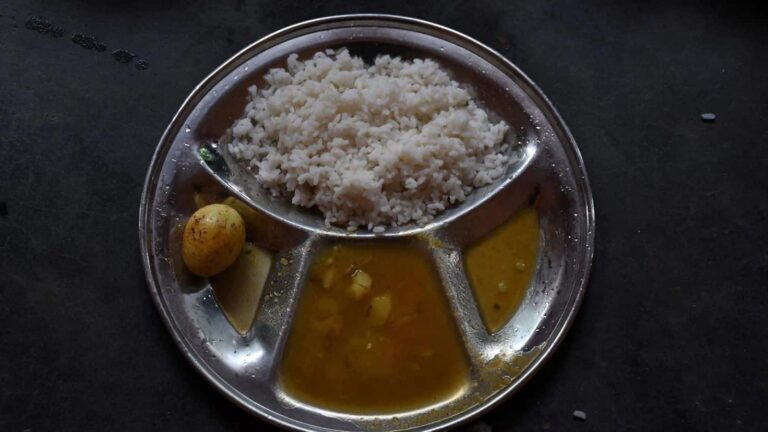 Odisha News: ओडिशा में मिड-डे मील खाने से 1 छात्र की मौत! 100 से अधिक अस्पताल में भर्ती, सीएम ने दिए जांच के आदेश