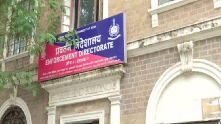 Kolkata: दूसरे चरण की वोटिंग से पहले कोलकाता में ED का बड़ा एक्शन, राशन घोटाले मामले में 9 जगहों पर मारी रेड, तलाशी अभियान जारी