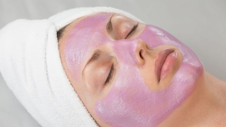 Glowing skin tips: टैनिंग ने खोई स्किन की चमक? अपनाएं ये लाल फेस पैक ट्रिक