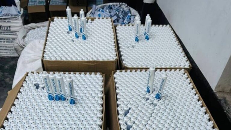 Delhi: नकली टूथपेस्ट बनाने वाली फैक्ट्री का भंडाफोड़, 130 Kg पेस्ट और नामी कंपनी के Logo वाला हजारों ट्यूब बरामद, मालिक गिरफ्तार