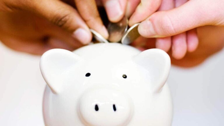 Joint Account: क्या आपके पास भी हैं कई बैंक अकाउंट? जानें क्यों 'फैमिली जॉइंट अकाउंट' है आज के समय का स्मार्ट चॉइस