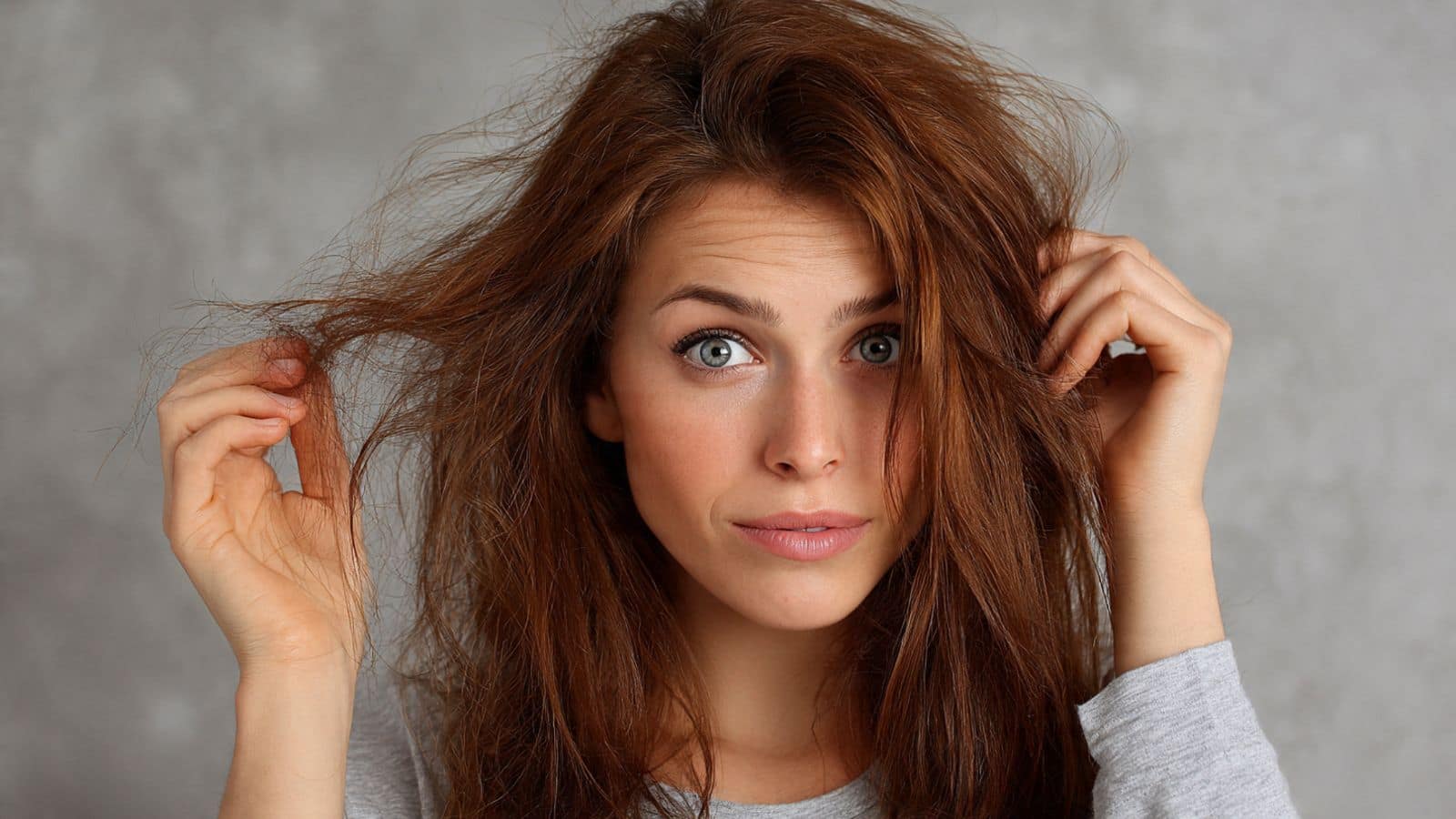 Hair Wash Tips: धूल और उमस से बाल हो रहे खराब? ऐसे रखें उन्हें हेल्दी और शाइनी