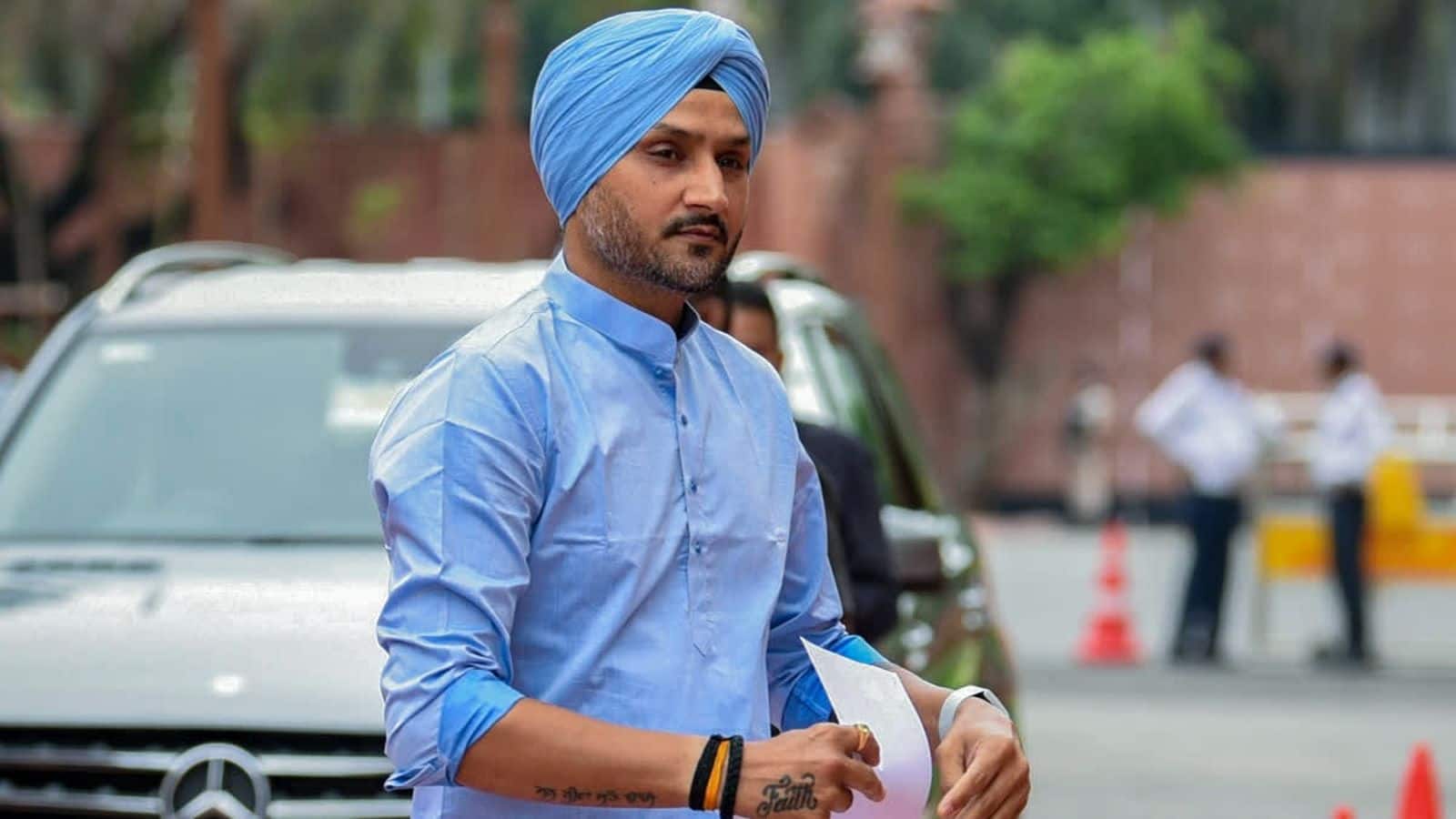 Harbhajan Singh Security: हरभजन सिंह की सुरक्षा में अब तैनात रहेंगे CRPF जवान, पंजाब सरकार ने हटाई सिक्योरिटी तो केंद्र ने तैनात किए कमांडो