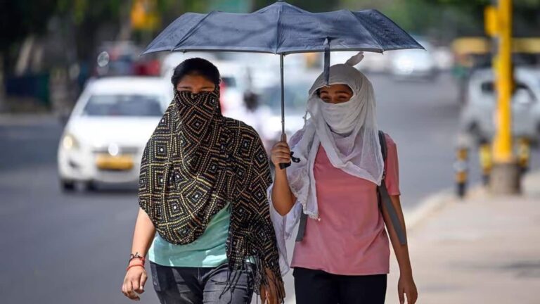 Delhi Weather Update: दिल्ली में भीषण गर्मी की वापसी, 40°C के पार पहुंचा तापमान, IMD ने जारी किया लेटेस्ट अपडेट