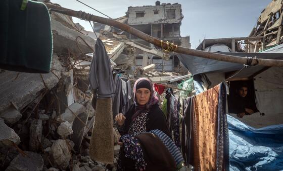 ग़ाज़ा: महिलाओं व लड़कियों पर युद्ध की भीषण गाज, 38 हज़ार से अधिक मौतें