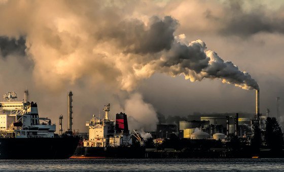 मध्य पूर्व संकट से ‘वैश्विक ऊर्जा’ की कमज़ोरी उजागर, स्वच्छ ऊर्जा की ओर बढ़त का आग्रह