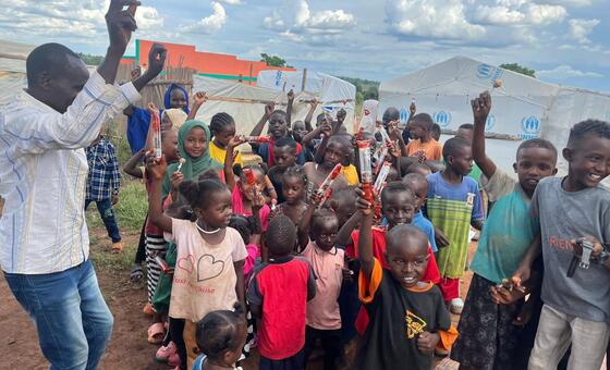 सूडान युद्ध से बचकर निकलने के बाद, युगांडा में जीवन पटरी पर लाने में जुटे शरणार्थी