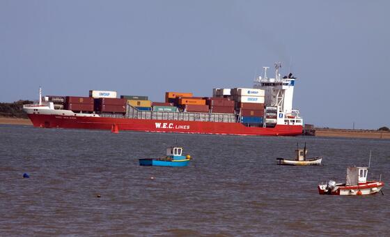 मध्य पूर्व संकट: खाद्य क़ीमतों में वृद्धि से बढ़ता दबाव, तेल आपूर्ति में उथलपुथल