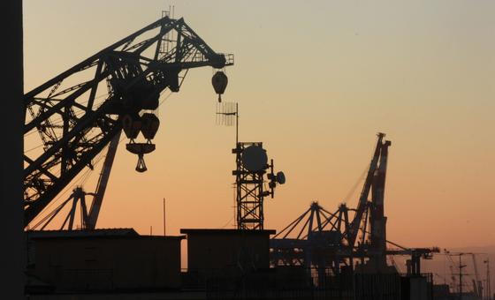 ईरान संकट से हुआ उजागर, जीवाश्म ईंधन पर निर्भर ऊर्जा व्यवस्था भरोसेमन्द नहीं