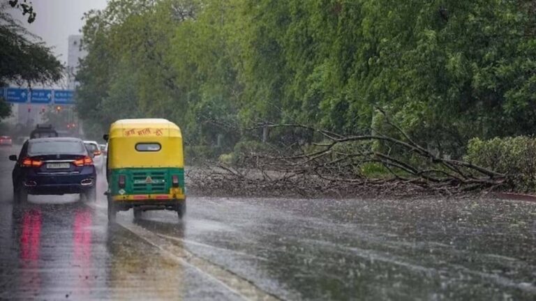 Weather Today: झमाझम बारिश से भीगेगी दिल्ली, यूपी में भी बादल छाए रहेंगे, IMD का येलो अलर्ट जारी