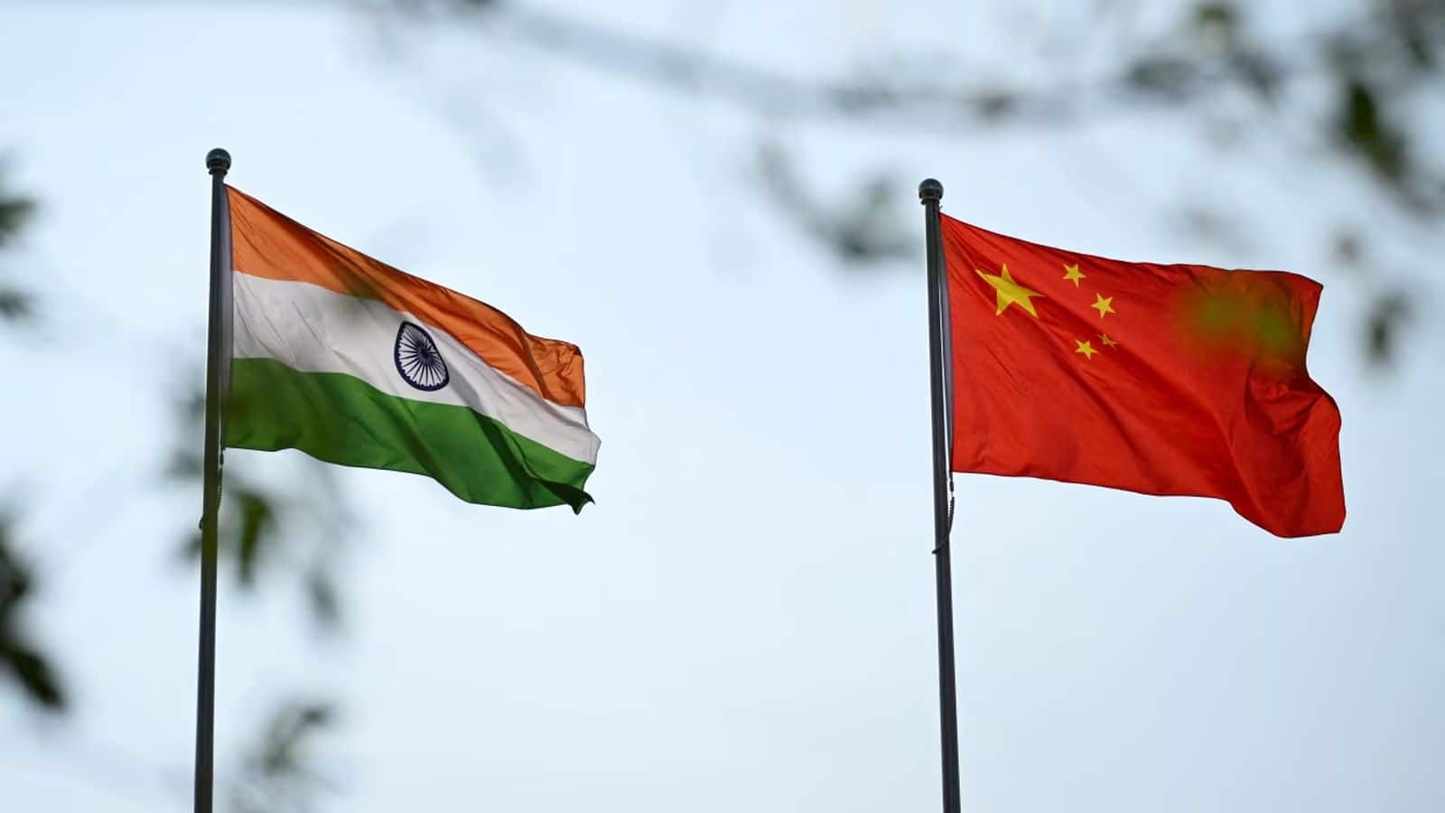 भारत से पीछे रह जाएगा चीन? मार्च तिमाही में 5% बढ़ी GDP, जानिए इंडिया को लेकर क्या है अनुमान