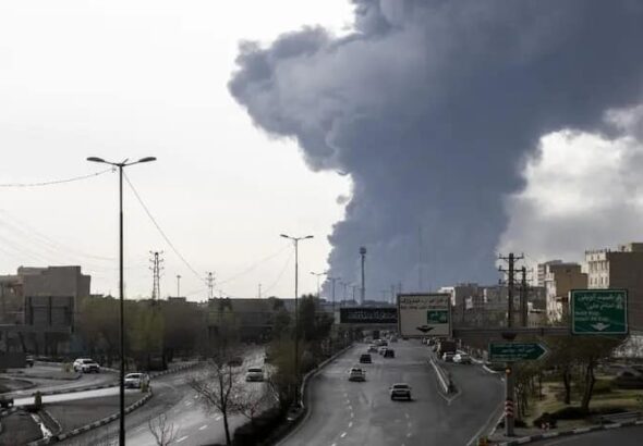 यूएस-इजरायल ने ईरान के इंफ्रास्ट्रक्चर पर हमले शुरू किए, ईरान ने कहा-1.4 करोड़ देशवासी बलिदान के लिए तैयार