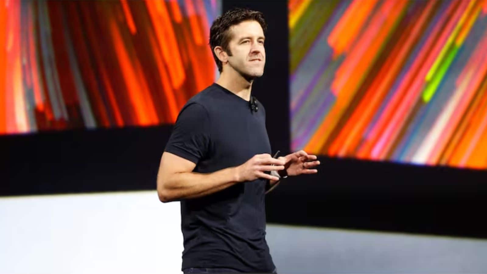 John Ternus: टिम कुक के बाद Apple के नए CEO बनने जा रहे जॉन टर्नस कौन हैं?