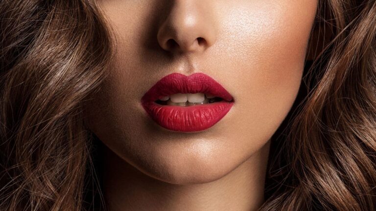 Lipstick shades: क्या आप भी चुनती हैं गलत लिपस्टिक? जानिए परफेक्ट शेड का सीक्रेट