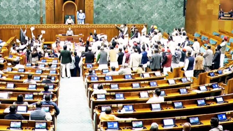 Women Reservation Bill: संसद में भारी हंगामा और लंबी बहस के बाद आधी रात को लागू हुआ महिला आरक्षण कानून, आज होगी वोटिंग